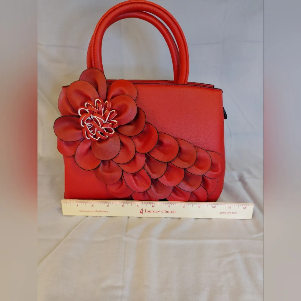 Elegant Red Floral Handbag - Picture 7 of 10